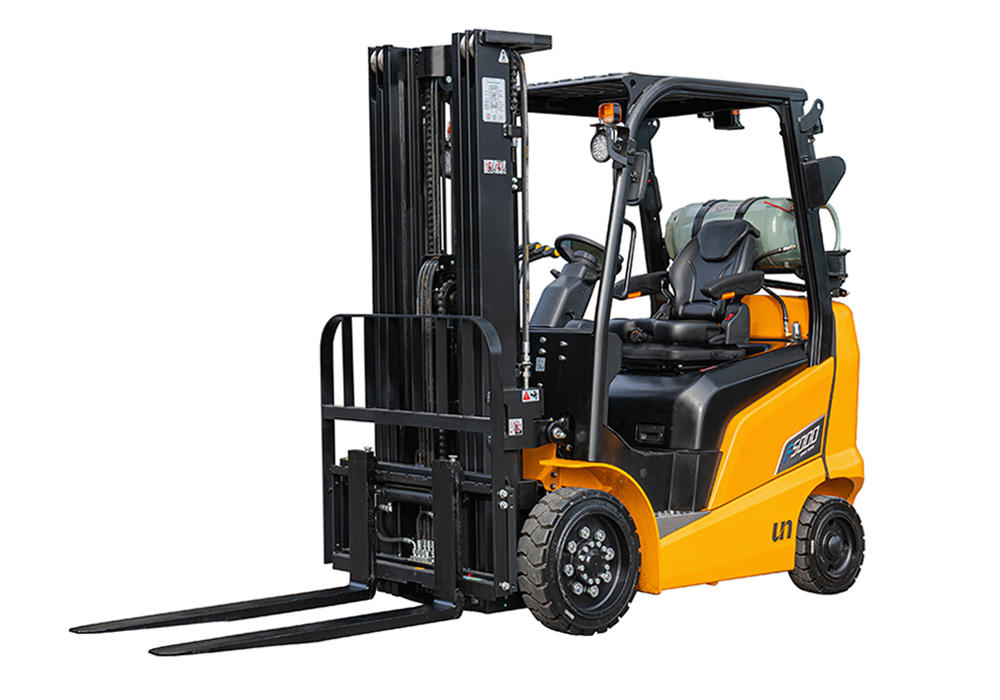 What are the noise levels produced by a gas forklift during operation?